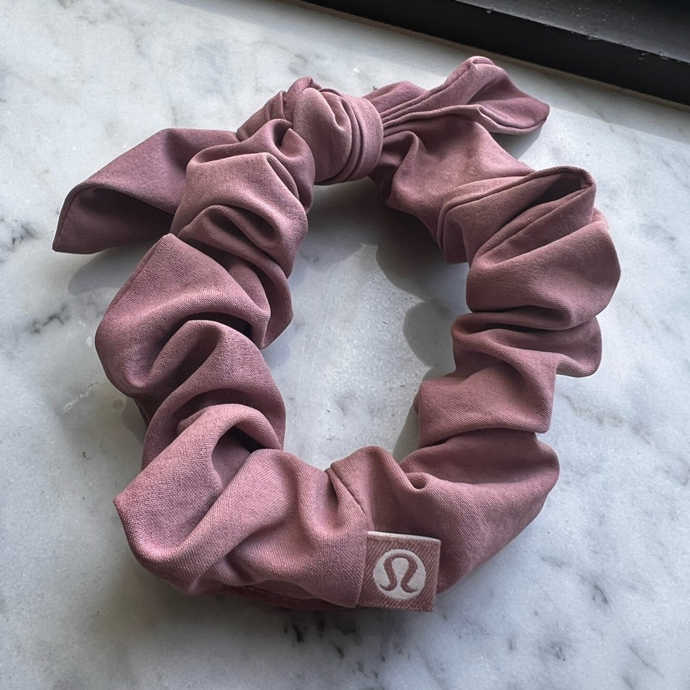 Lululemon Uplifting Scrunchie *Bow